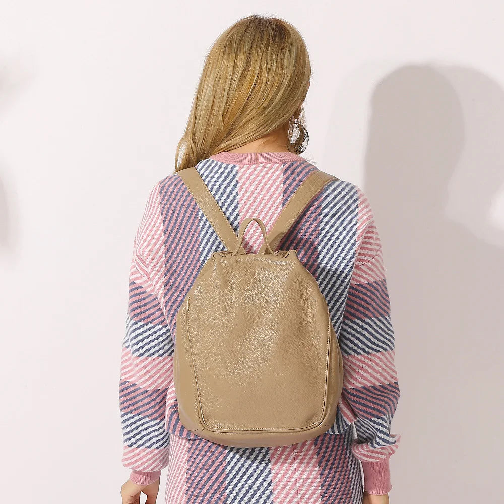 Mochila Feminina Elegante de Couro Genuíno Sofia | Backpacks | Cores variadas | Detalhe 6 | Vivièn