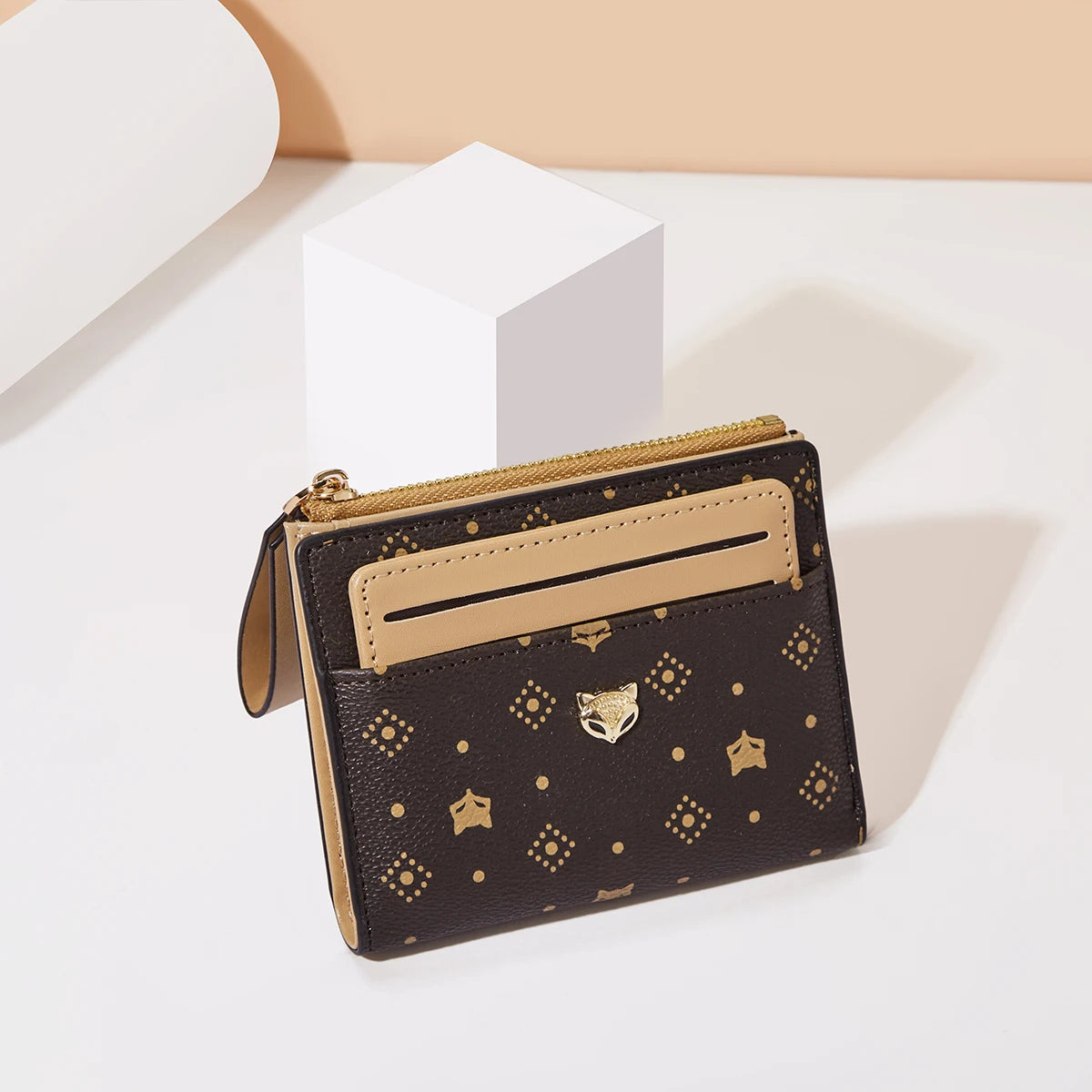 Carteira Feminina de Couro Romy – Elegância e Funcionalidade