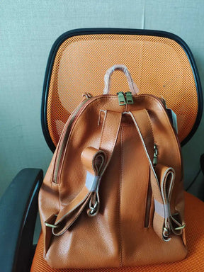 Mochila Feminina Elegante de Couro Genuíno Sofia