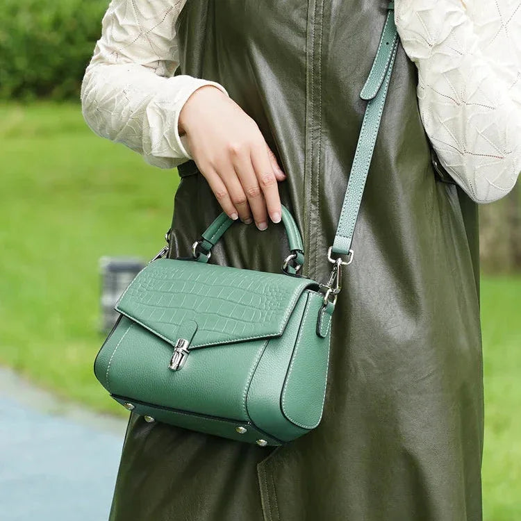 Bolsa de Ombro de Couro Genuíno Carmine | Shoulder Bags | Cores variadas | Costas | Vivièn