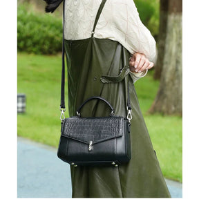 Bolsa de Ombro de Couro Genuíno Carmine | Shoulder Bags | Cores variadas | Detalhe 1 | Vivièn