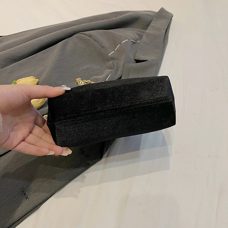 Bolsa Feminina de Veludo Roma | Clutch Bags | Cores variadas | Detalhe 29 | Vivièn