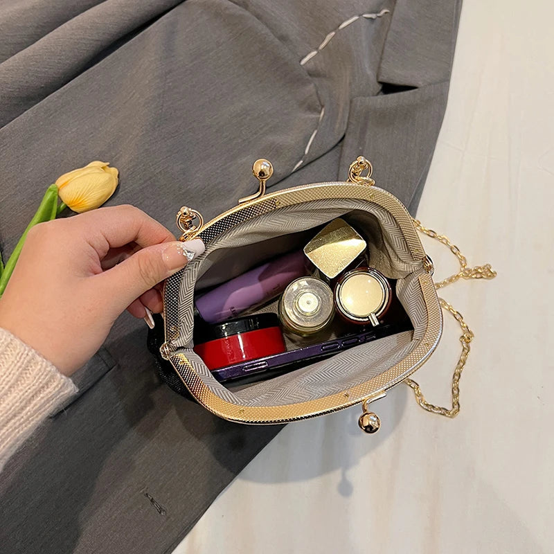 Bolsa Feminina de Veludo Roma | Clutch Bags | Cores variadas | Detalhe 34 | Vivièn