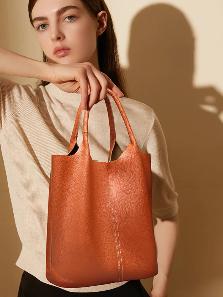 Bolsa Tote de Couro Genuíno Amélie | Bucket Bags | Cores variadas | Costas | Vivièn