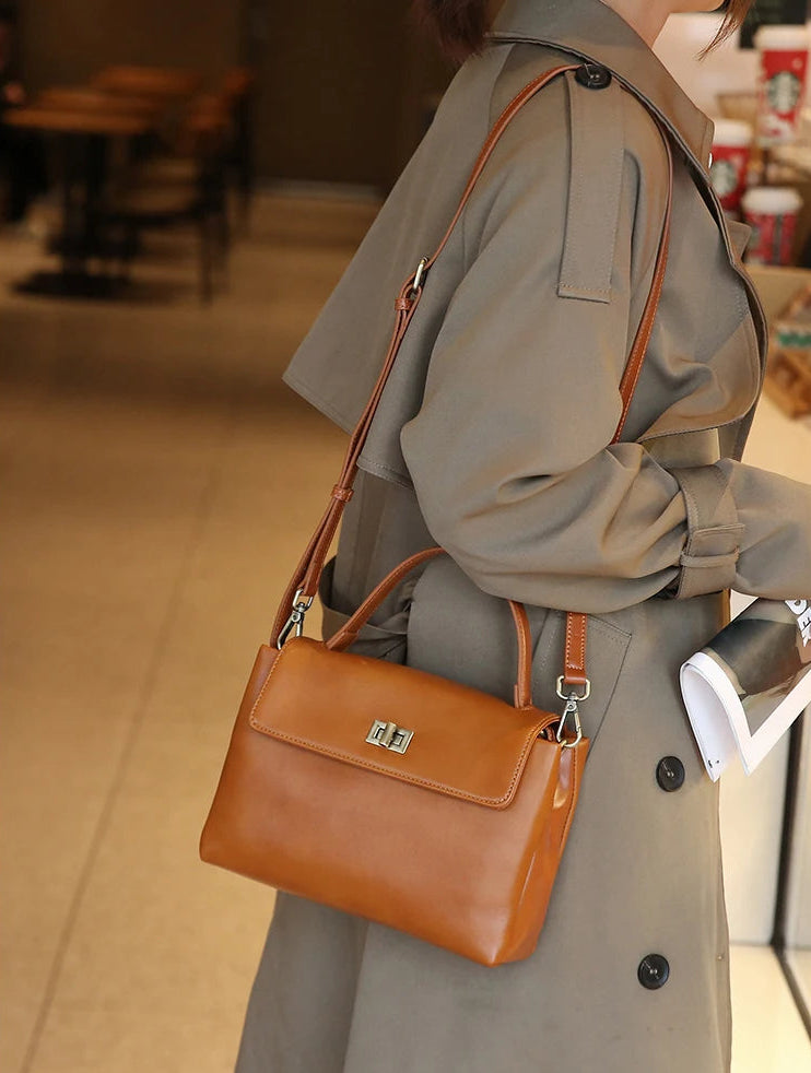 Bolsa Victoire caramelo usada transversalmente | Vivièn